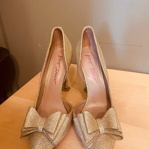 Betsey Johnson Gold Bow Heels – Sparkly Party Pumps – Size 8